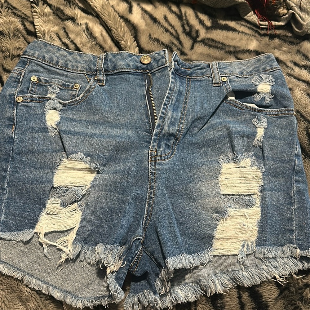 Almost famous denim shorts